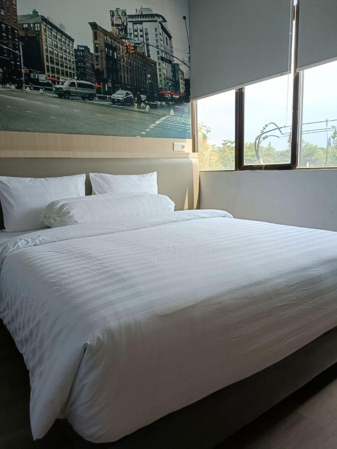 Odua Golden Mansyur Medan Hotel Exterior photo